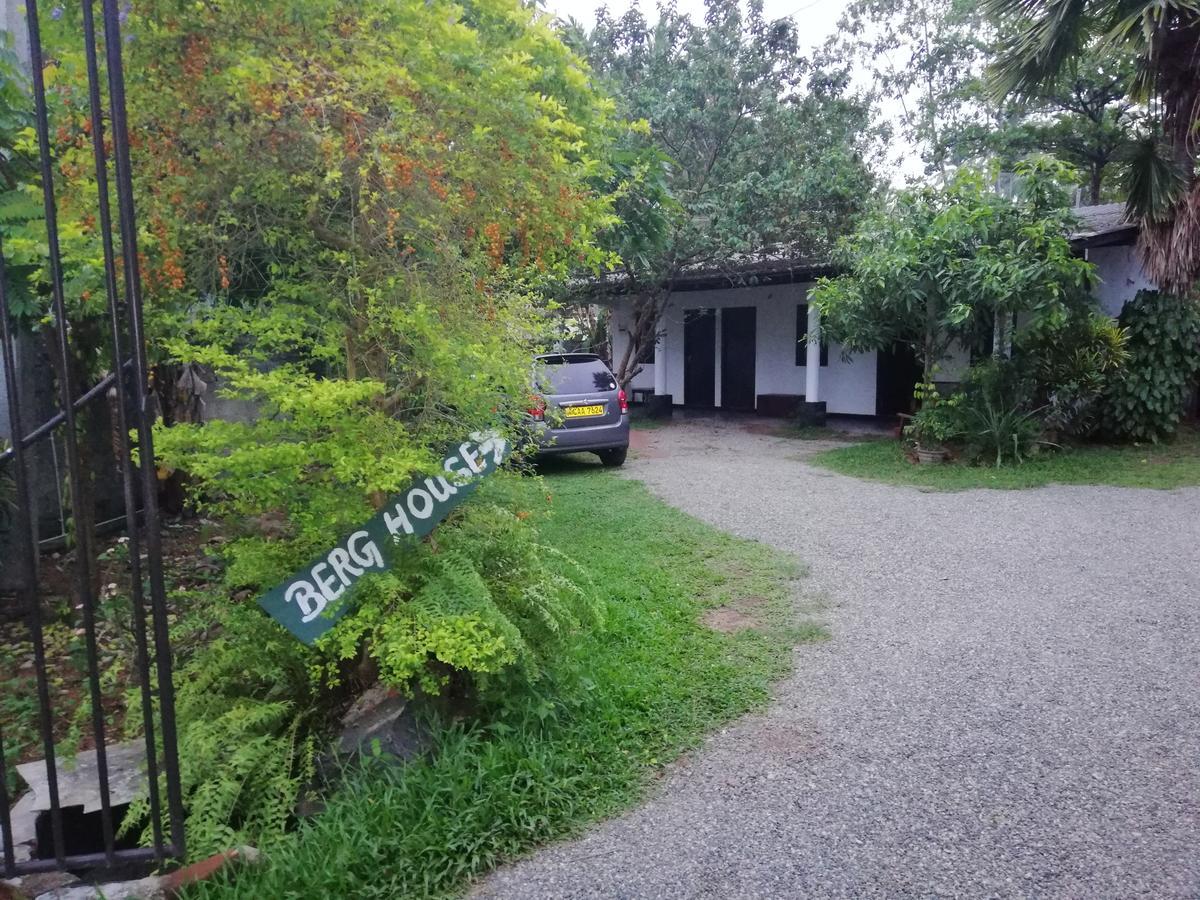 Hotel Berg House Unawatuna Exterior foto